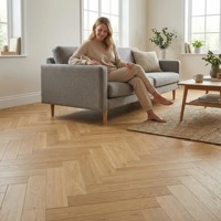 Parquet en chêne chevron préfini, système de pose à clipser, étanche, pour cuisine, salon, intérieur