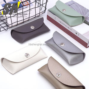 Estuche de Gafas de Sol Portátil para Mujer, Diseño Cuadrado, Color Negro, Material de Terciopelo PU, Cierre con Botón - Product Image 3