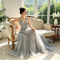 Robe de soirée longue en tulle argenté, col en V profond, sans manches, coupe trapèze, ornée de fleurs et de perles faites à la main, pour bal de promo ou soirée formelle