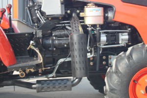 รถแทรกเตอร์สำหรับงานเกษตรแบบมีห้องโดยสาร ขับเคลื่อน 4 ล้อ รุ่น Heavy Duty TT1004 4x4 พร้อมระบบนำทาง GPS - Product Image 3