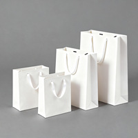 Sacs shopping en papier personnalisés de qualité supérieure avec logo, sacs cadeaux en carton épais avec poignées en ruban satiné pour l'emballage de marques de luxe