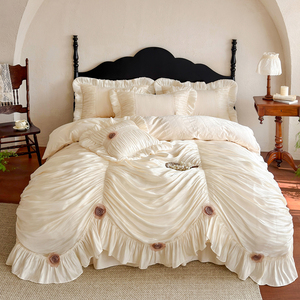 Juego de Ropa de Cama Color Blanco Crema con <span class=keywords><strong>Volantes</strong></span> y Rosas, 4 Piezas, Satén Sedoso, Funda de Edredón con Flores 3D, Tamaños Queen, King y Princesa Francesa - Product Image 2