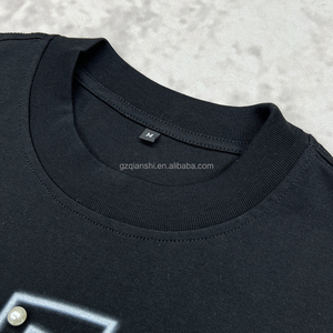 ผู้ผลิตเสื้อยืดโอเวอร์ไซส์คุณภาพสูง พิมพ์ลายกราฟิกด้วยเทคนิคสกรีน  ผ้าฝ้ายสีดำ ทรงครอป บ็อกซี่  ตกแต่งด้วยมุกและเล็บ สำหรับผู้ชาย - Product Image 6