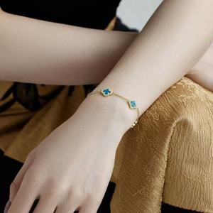 Pulsera <span class=keywords><strong>de</strong></span> Acero Inoxidable Clásica <span class=keywords><strong>de</strong></span> Alta Calidad, Antialérgica, con Diseño <span class=keywords><strong>de</strong></span> Flor <span class=keywords><strong>de</strong></span> la Suerte <span class=keywords><strong>para</strong></span> Mujer, Juego <span class=keywords><strong>de</strong></span> Joyería Chapada en Oro <span class=keywords><strong>de</strong></span> 18k, Venta al Por Mayor - Product Image 2