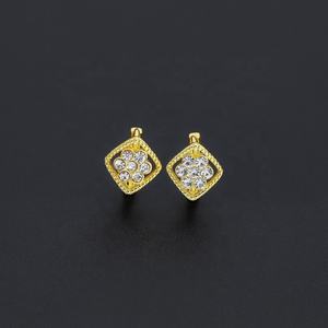 Boucles d'oreilles créoles en laiton avec zircone cubique, motif cœur épais et pompon – Idéales pour mariage, fiançailles ou comme cadeau - Product Image 6