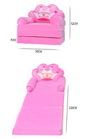 Grande taille lit avec style animal et chaise de plancher