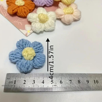 Fleurs en coton crochetées à la main, douces et réalistes, 1,6 pouce, à coudre – Décoration pour la remise des diplômes et Noël, respectueuses de l'environnement