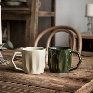 Tasse à café en céramique blanche et verte, style rétro japonais, avec logo personnalisé, faite à la main, en porcelaine miroir, pour café - Product Image 1