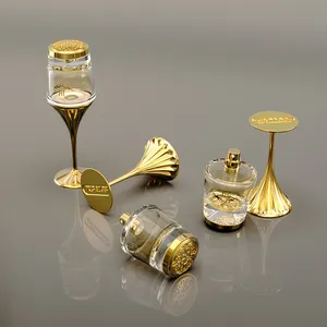 زجاجة عطر فاخرة من الذهب على شكل عتيق, زجاجة عطر فاخرة من الزجاج الأصلي على شكل عتيق ، طراز ، باللون الذهبي ، طراز ، طراز