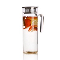 Offre Spéciale variété de bouteilles d'eau froide sont faciles à nettoyer Pichet de jus clair mis dans le réfrigérateur