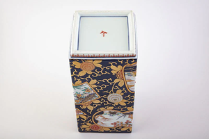 Jarrón Cuadrado de Porcelana Estilo Japonés Rinpa Ko-Imari para Arreglos Florales, Obra de Arte Vibrante Pintada a Mano, Regalo Artesanal de Madera P40 - Product Image 5