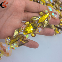 Bande de strass en résine jaune en forme de goutte d'eau pour la décoration de costumes de carnaval des Caraïbes et de carnaval de Trinité