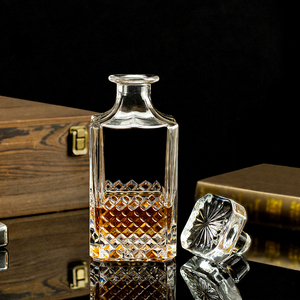 Vente en gros d'usine, carafe à <span class=keywords><strong>whisky</strong></span> de luxe gravée de 700 ml, sans plomb, en cristal de diamant, certifiée LFGB, logo personnalisé, pour un usage domestique - Product Image 5