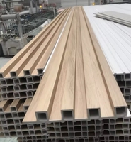 Panneau de revêtement mural en composite bois-plastique (WPC) à grain de bois co-extrudé pour extérieur, étanche