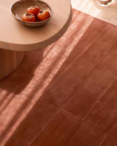 Tapis en laine tissé à la main, couleur Noyer Rouille, design moderne, 14/16 mm de hauteur de pile, lavable et durable, coupe personnalisée, fait main en Inde, décoration - Product Image 2