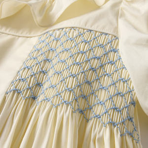 Usine personnalisée marque classique enfants fait à la main smocks robe en coton col à volants à manches courtes robes bébé fille robes smockées - Product Image 5