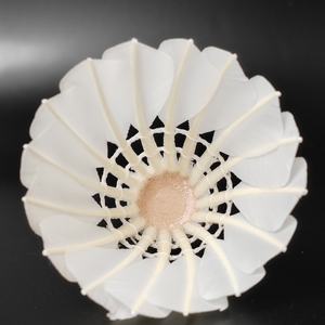 Pluma de curva de ganso DunRun <span class=keywords><strong>DR</strong></span>-07 Niza Durabilidad Entrenamiento Volante Bola de bádminton Lanzadera Gallo Logotipo personalizado 2 capas Gallo - Product Image 3