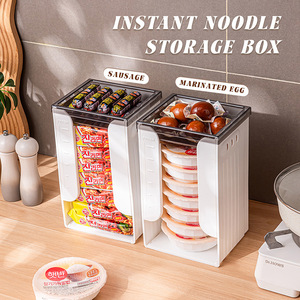 Contenitore pieghevole da appendere per la conservazione di pasta in bolle con dispenser e design Little Red Book - Product Image 4