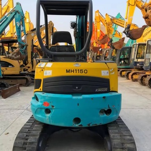 รถขุดขนาดเล็ก Kubota U35 มือสอง น้ำหนัก 3 ตัน พร้อมห้องโดยสารและอุปกรณ์ตักดิน เหมาะสำหรับงานจัดสวนและตกแต่งภูมิทัศน์ ญี่ปุ่นให้บริการสปา - Product Image 4