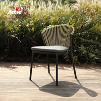Ensemble table de patio moderne à cadre en aluminium Mobilier de jardin en rotin PE Ensemble table et chaises d'extérieur pour restaurant d'hôtel