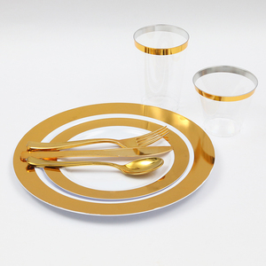 Lot de 350 Assiettes de Luxe Jetables en Plastique Sans BPA, Vaisselle Moderne avec Bord Doré, Assiettes de Présentation pour Restaurant et Mariage - Product Image 4