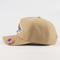 Casquette de golf tendance à visière incurvée personnalisée avec patch de marque en PVC, fermeture snapback et badge de visière élégant, casquette de sport d'extérieur performante