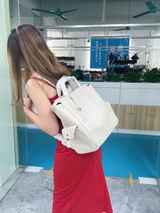 Bolso de Cuero de Lujo para Mujer, Gran Capacidad, Impermeable, Bolso Bandolera, Mochila Versátil para Viajes y Desplazamientos - Product Image 4