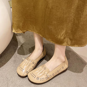 Sandalias de mujer verano 2025, zapatos con cordón de diseñador para mujer, mocasines de cuero con recortes de flores, zapatillas de ballet con punta redonda para mujer - Product Image 1