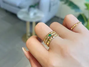 חנות מקוונת אצבע ציפורן אמרלד תכשיטי זהב 18 קראט אירוסין לנשים מתאם טבעת זוג מפואר טבעת אליפות מותאמת אישית