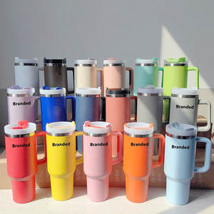 Vente en gros usine, Gobelet isotherme en acier inoxydable avec couvercle à paille rabattable, design de marque, pour voyage, camping et voiture, avec poignée - Product Image 3