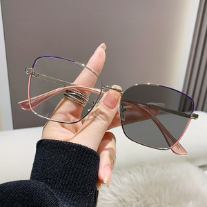 <span class=keywords><strong>Gafas</strong></span> Fotocromáticas y Anti Luz Azul con Marco Metálico para Mujer y Hombre, Protegen los Ojos de la Pantalla del <span class=keywords><strong>Ordenador</strong></span>, Moda 2024 - Product Image 4