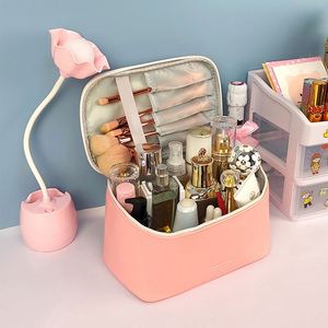 Sac cosmétique en cuir PU blanc personnalisé avec logo imprimé, vente en gros, trousse de maquillage, trousse de voyage, sac cosmétique de luxe pour femmes - Product Image 5