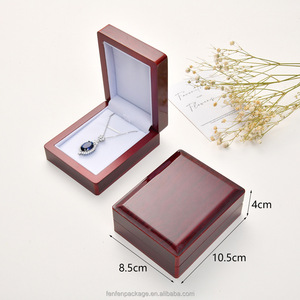 Champion's Wood <span class=keywords><strong>Ring</strong></span> Box For Basketball & Football Championship Rings-Hộp trưng bày thanh lịch với trang trí vuông cho trang sức thể thao - Product Image 5