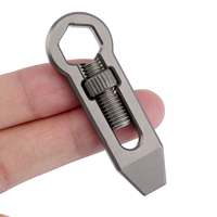 TGZUO Mini mousqueton créatif en titane, boucle utilitaire haute résistance, gadget portable pour porte-clés d'extérieur
