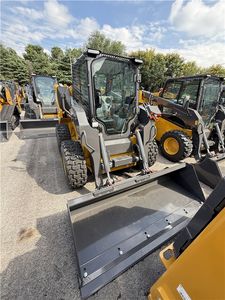 Minicargadora Xc7-Sr12 para Uso Agrícola en Espacios Reducidos, Diseño Compacto, Elevación de Cucharón Potente y Movimiento Estable - Product Image 6