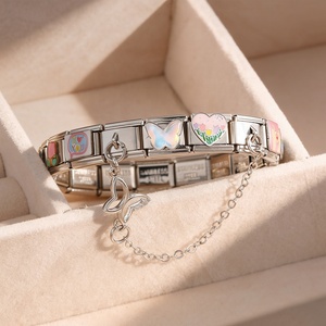 Bracelet modulaire en acier inoxydable avec breloques florales, perles émaillées papillon et tulipe, hypoallergénique pour peaux sensibles, chaîne - Product Image 3