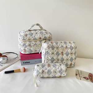 Bolsa de Cosméticos Acolchada de Seersucker Suave de Alta Calidad, Bolsa de Maquillaje Portátil con Diseño de Dibujos Animados para Niñas, Organizador de Artículos de Aseo de Gran Capacidad - Product Image 6