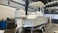 Bateau de pêche professionnel en FRP de 7,2 m avec console centrale