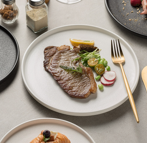 <span class=keywords><strong>Assiette</strong></span> à dîner en céramique noire et <span class=keywords><strong>blanche</strong></span> mate avec finition texturée, pour steak, <span class=keywords><strong>restaurant</strong></span> et repas modernes à la maison - Product Image 4