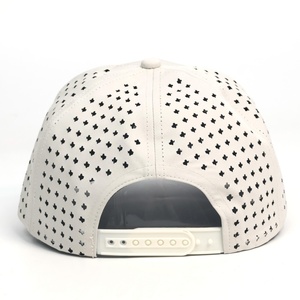 Casquette de camionneur personnalisée imperméable à 5 panneaux, perforations découpées au <span class=keywords><strong>laser</strong></span>, logo brodé en 3D, performance personnalisée, golf, 100% polyester - Product Image 5