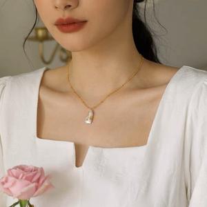 Collar de Perlas de Agua Dulce Barrocas Chapadas en Oro de 14K Hechas a Mano, Producción Única con Lámina de Cobre, Estilo de Cadena para Clavícula con Baño de Cobre - Product Image 2