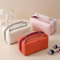 Pochette de maquillage en toile imperméable de luxe personnalisée, sac de toilette cosmétique tendance pour femmes, sac de rangement de voyage avec poignée