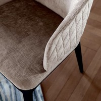 Chaise de style italien, mobilier moderne, chaise de restaurant OEM de haute qualité avec pieds en bois massif et cuir à carreaux pour salle à manger d'hôtel
