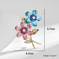 Bros Pin Kristal Emas Mewah Berhiaskan Rhinestone Perhiasan Wanita Desain Corsage Unik Bros Bunga Logam Aksesori Fashion