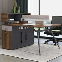 Bureau de travail moderne et économique pour employés, design modulaire avec tiroirs, plateau pour clavier, poste de travail informatique robuste, usage quotidien au bureau
