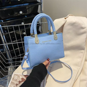 Sac carré tendance pour femme, style rétro coréen, sac à main décontracté avec bandoulière simple en polyester - Product Image 4