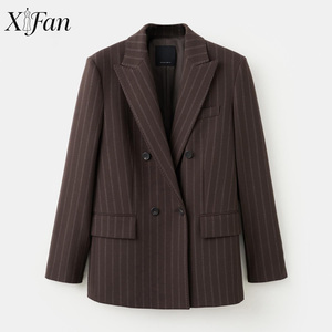 Blazers pour femmes de haute couture OEM, sur mesure, décontractés, col cranté, double boutonnage, à rayures fines, veste blazer pour femmes avec épaulettes - Product Image 4