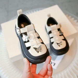 Sandales d'été en gros à bout fermé ajourées avec des papillons et semelles souples - Product Image 3