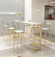Ensemble table et tabourets de bar en marbre nordique avec banquette pour café, salon de thé, pâtisserie, bar lounge