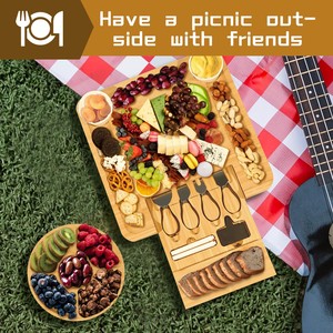 Tabla de cortar de queso cuadrada de bambú con juego de cuchillos Tabla de charcutería de madera que incluye bandeja redonda para servir y plato de cerámica - Product Image 4